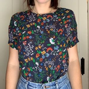 Super cute H&M short sleeved blouse🦋